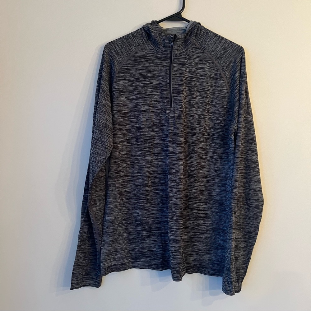 Lululemon Men's hooded quarter-zip L